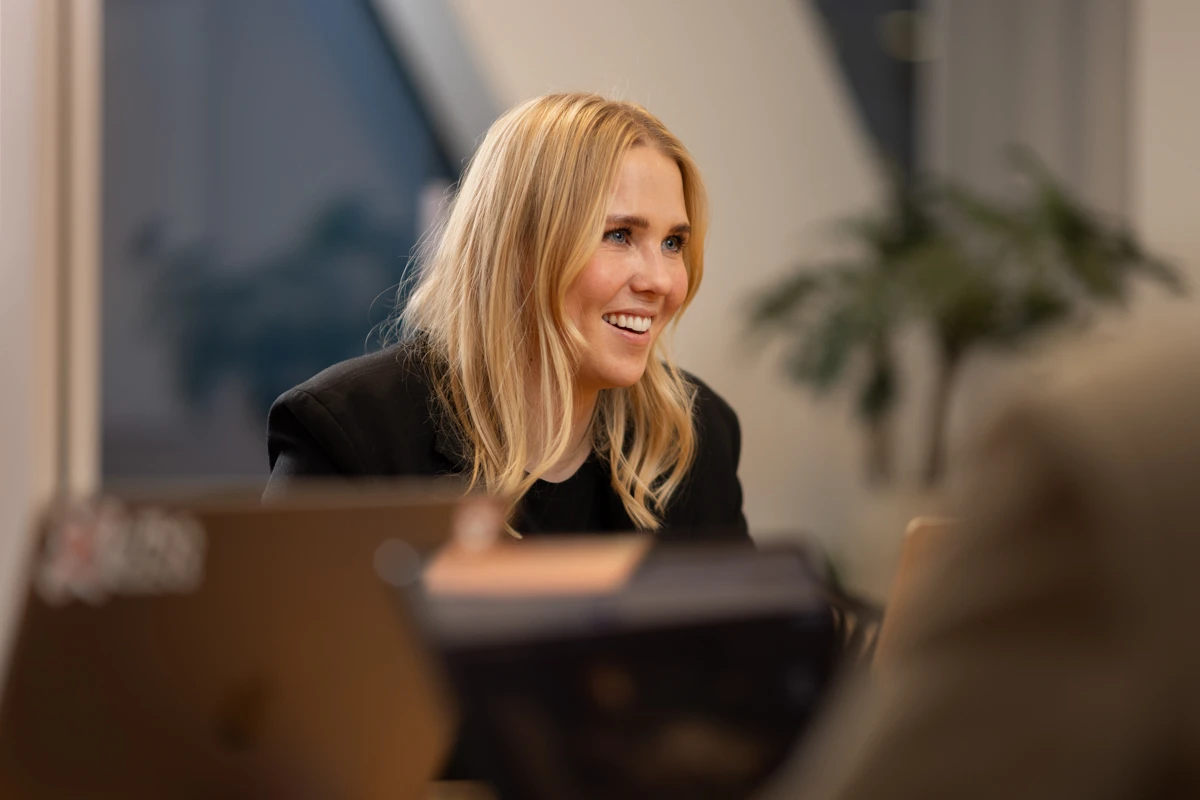 Dokumentära verksamhetsbilder från Sleep Cycles kontor i Göteborg – möte i kreativ miljö - Almeräng Fotografi