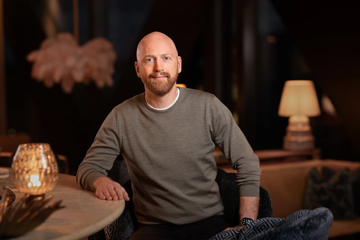 Porträtt i miljö av Erik Jivmark - CEO på Sleep Cycle i Göteborg -fotograferat av Almeräng Fotografi