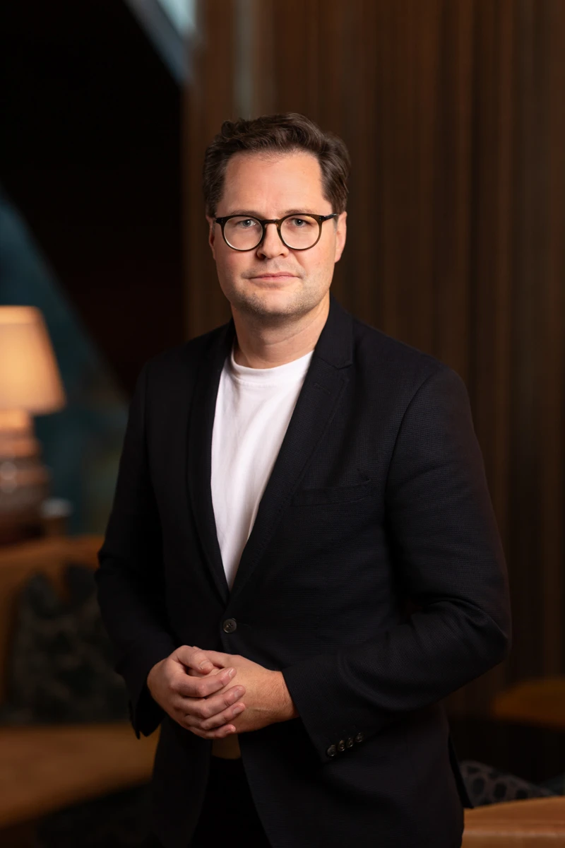 Porträttfoto av Erik Jivmark - CEO på Sleep Cycle - fotograferat på Jazys i Göteborg av Almeräng Fotografi